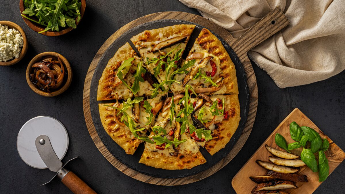 Grilled Mushroom White Pizza